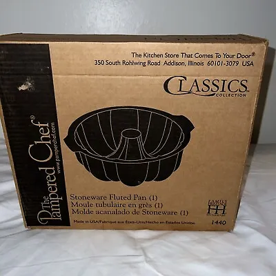 $24 • Buy The Pampered Chef Family Heritage Collection Stoneware 10  Fluted Bundt Pan 1440