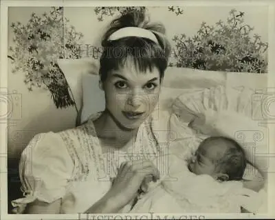 1959 Press Photo Italian Actress & Model Elsa Martinelli With Her Newborn Baby • $16.99