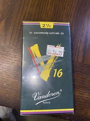 Vandoren- Alto Sax Traditional Reeds (Strength 2.5) Box Of 10 • $28.70