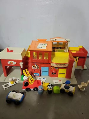 Vintage 1973 FISHER PRICE Little People Play Family Village Main Street Town Lot • $87.20