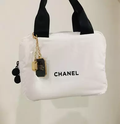 CHANEL Beauty Gift White Pouch With 2023 Exhibition Gifts Charm Limited Edition • £92.97