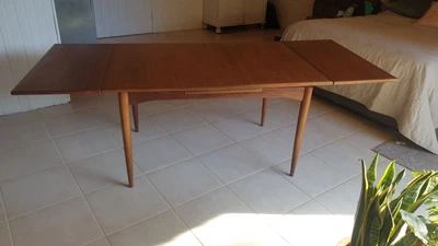 $1000 • Buy Vintage Parker Extendable Dinning Table Set 5 Pieces