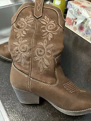 Rampage Western Cowboy Cowgirl Boots Brown Embroided Pointed Toe RAM-VIDA Size 6 • $20