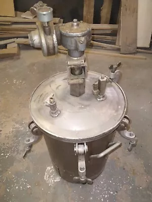 5 Gallon Stainless Steel Devilbiss Pressure Pot With Agitator • $650