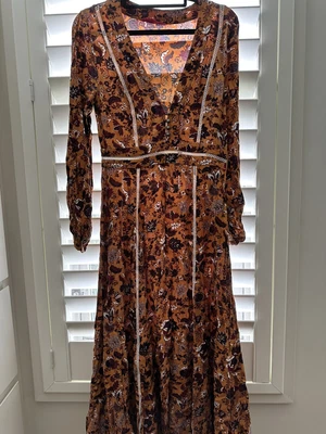 $15 • Buy Tigerlily Maxi - Size 6 Ripped Armpit