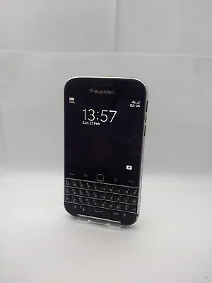 Locked To O2 BlackBerry Classic Q20 (SQC100-1) QWERTY 3.5  16GB 8MP 4G • £42.99