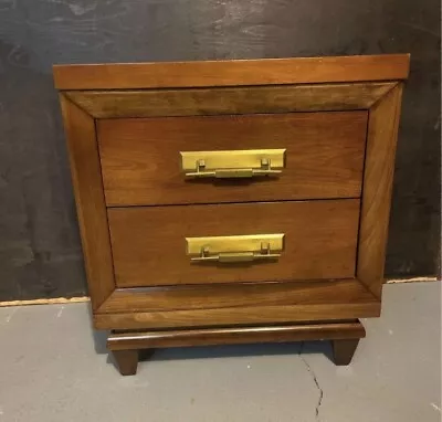 Mid Century Modern Kent Coffey The Grandeur Single Nightstand. • $450