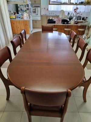 $449 • Buy Vintage Solid Timber Extendable Dinning Table And 8 Chairs In Excellent Cond