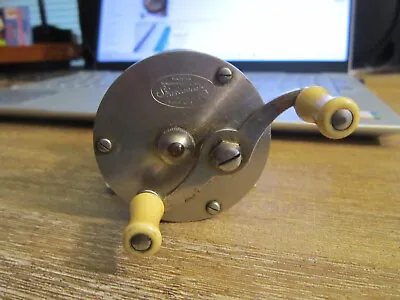 Vintage Shakespeare Superior Level-Winding Kalamazoo No. 1962 Baitcasting Reel • $12