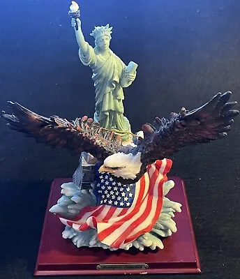 Montefiori Collection American Eagle With The Statue Of Liberty Figure 1995 Tag • $49.99