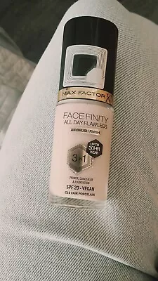 Max Factor Facefinity 3 In 1 Foundation • £9