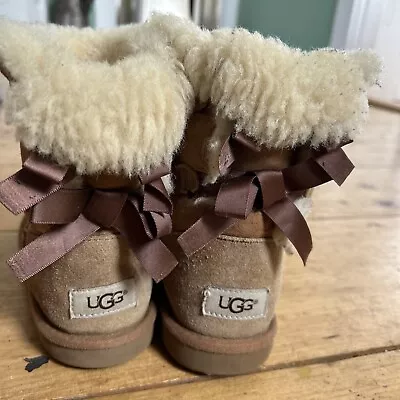 Girls Ugg Boots Size 3 • $19.99