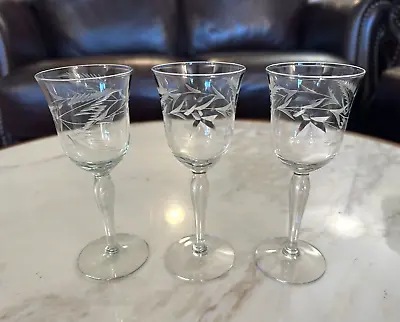 Vintage Etched Leaves Crystal Cordial Glasses Set Of 3 • $27