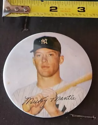 VINTAGE 1960s? YANKEES MICKEY MANTLE 3 INCH BUTTON PIN ORIGINAL BAT ON SHOULDER • $39