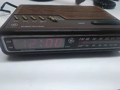 1980's Vintage GE Model 7-4612A Digital Alarm Clock Radio Works. CLEAN • $30