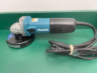 Makita 9557nb Angle Grinder (ez5000048) • $59.99