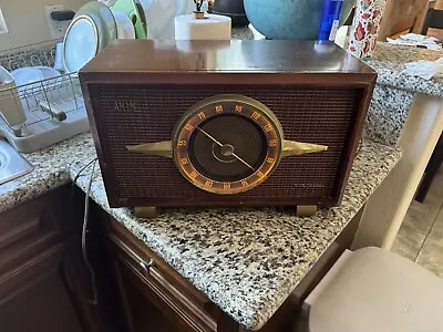 VINTAGE RCA VICTOR  The Livingston  Golden Throat Model 6-RF-9 AM/FM Tube Radio • $120