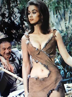 Valerie Leon ( 19 ) - Carry On / Bond / Horror Film Actress - Unsigned Photo • £5