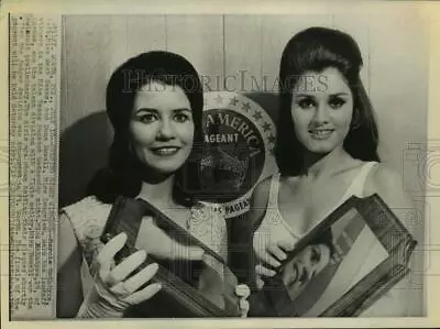 1969 Press Photo Maria McEntyre Dana Dowell & Miss Longview Miss Texas Pageant. • $29.88