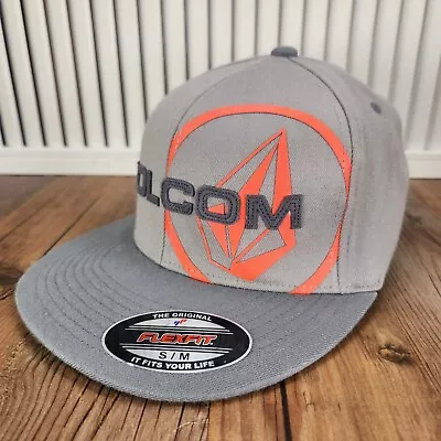 Volcom Flexfit Hat Cap Fitted S/M Gray Logo Mens Flat Bill Skater Casual Beach • $19