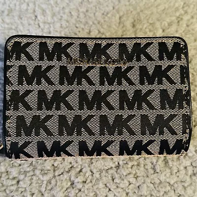 Michael Kors Jet Set Travel Large Travel Continental Wristlet Wallet Clutch. • $49.99