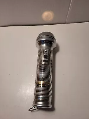 Vintage 1960s Rayovac Sportsman 2 D-cell Metal Flashlight USA Ribbed Silver • $11.95