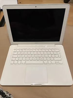 Apple MacBook Late 2009 • £80