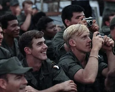 U.S. Soldiers During The Bob Hope Christmas Show 8 X 10  Vietnam War Photo #39 • $7.43