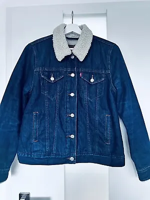 LEVIS Blue Denim Trucker Jacket Size Medium Sherpa Lining Very Trendy Jacket • £19.90