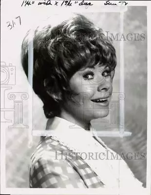 1970 Press Photo  Arnie  Actress Sue Ane Langdon - Pio39539 • $17.99