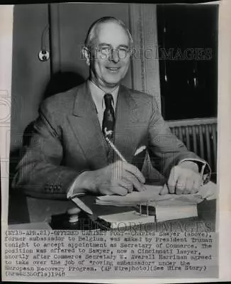 1948 Press Photo Charles Sawyer Posing At His Office Desk - Spw09496 • $19.99