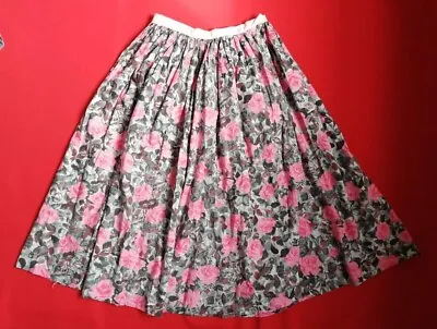 £12 • Buy 1950s 60s Vintage Cotton Roses Print Skirt 