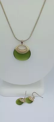 Vintage 70s Modernist Green Moonglow Glass Gold Pendant Necklace Earrings Set • $29.87