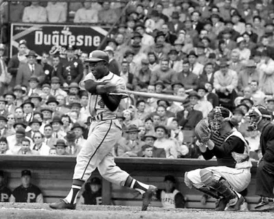 Milwaukee Braves HENRY 'HANK' AARON Glossy 8x10 Photo @ Milwaukee County Stadium • $4.99