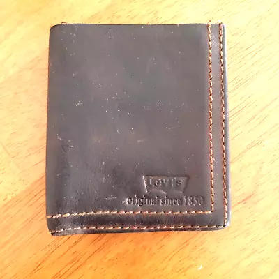 $0.99 • Buy Leather Wallet For Men Used By Levi's Brand, Brown Color, In Good Condition