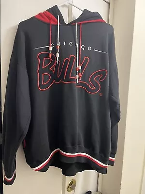 Vintage Chicago Bulls Embroidered Logo Hoodie Sweatshirt Men's Size M • $53