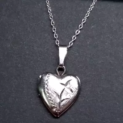 Vtg 925 Sterling Silver .5 Inch Floral Heart Locket W/ 18In Sterling Fine Chain • $14