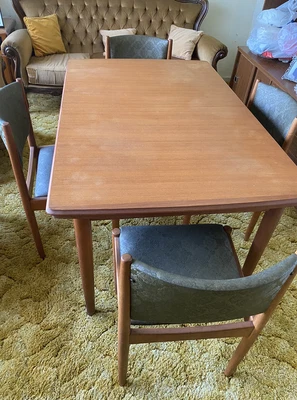 $450 • Buy Chiswell 70’s Retro 7 Piece Extendable Table Setting -Pickup Only