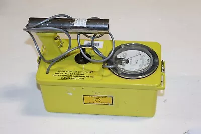 CD V-700 Geiger Counter Radiation Detector VICTOREEN • $149.99