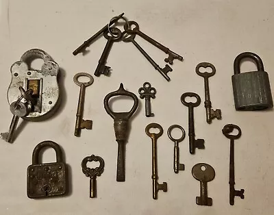 Lot Of Vintage Old Keys & Locks Small/Large/skelton/ Clock.  • $0.99