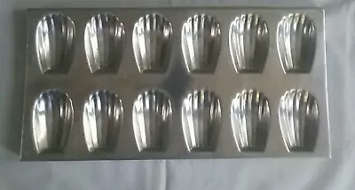 Vintage 12 Slot Aluminum Madeleine Cookie Pan Candy Mold 1/2 Shell Pattern  • $10