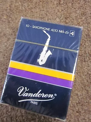 Vandoren Alto Sax Traditional Reeds Strength 4 Box Of 10 • $39