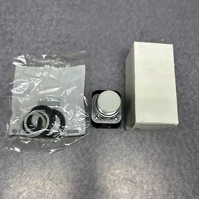 Allen-Bradley 800T-QBH2W Illuminated Pushbutton 30MM White LED Momentary SER U • $69.99