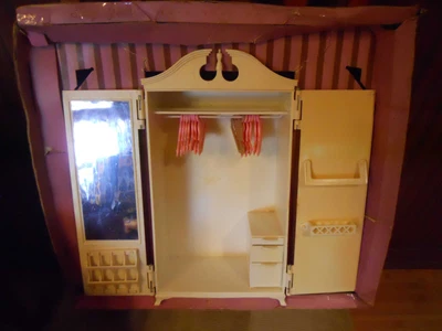 $55.25 • Buy Barbie SUZY GOOSE WARDROBE 1963 Hangers Box