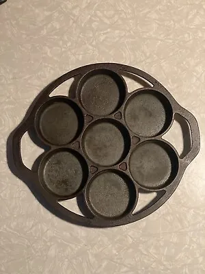 Cracker Barrel Cast Iron 7 Biscuit Muffin Mini Cake Pan • $24.71