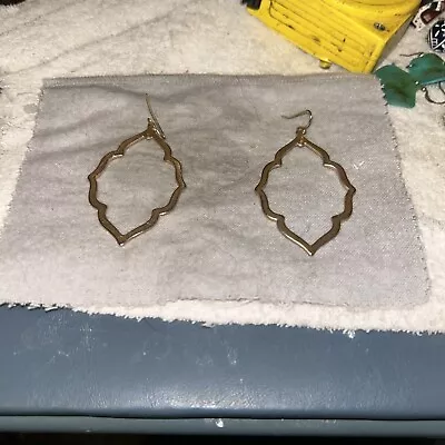 Gold Scalloped Outline Drop Earrings • $2