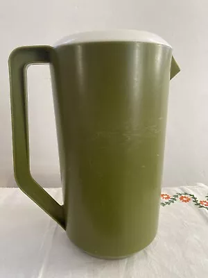 Vintage 1970s Avocado Green Rubbermaid 2 1/4 Quart Drink Pitcher J 2445 W/ Lid • $17.99