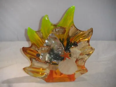 VINTAGE LUCITE PAPERWEIGHT MARINE SPECIMENS SHELLS FISH STARFISH SEAWEED 18cms • £14.99