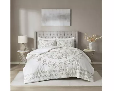 Madison Park Juliana 3-Piece IvoryKing Tufted Cotton Chenille Comforter Set • $175.90