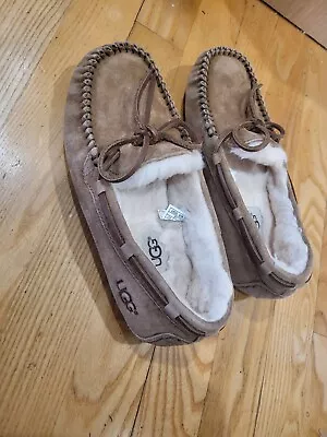 UGG Women's Dakota Slippers House Shoes Chestnut Suede Moccasin Cozy Warm Sz 5 M • $68